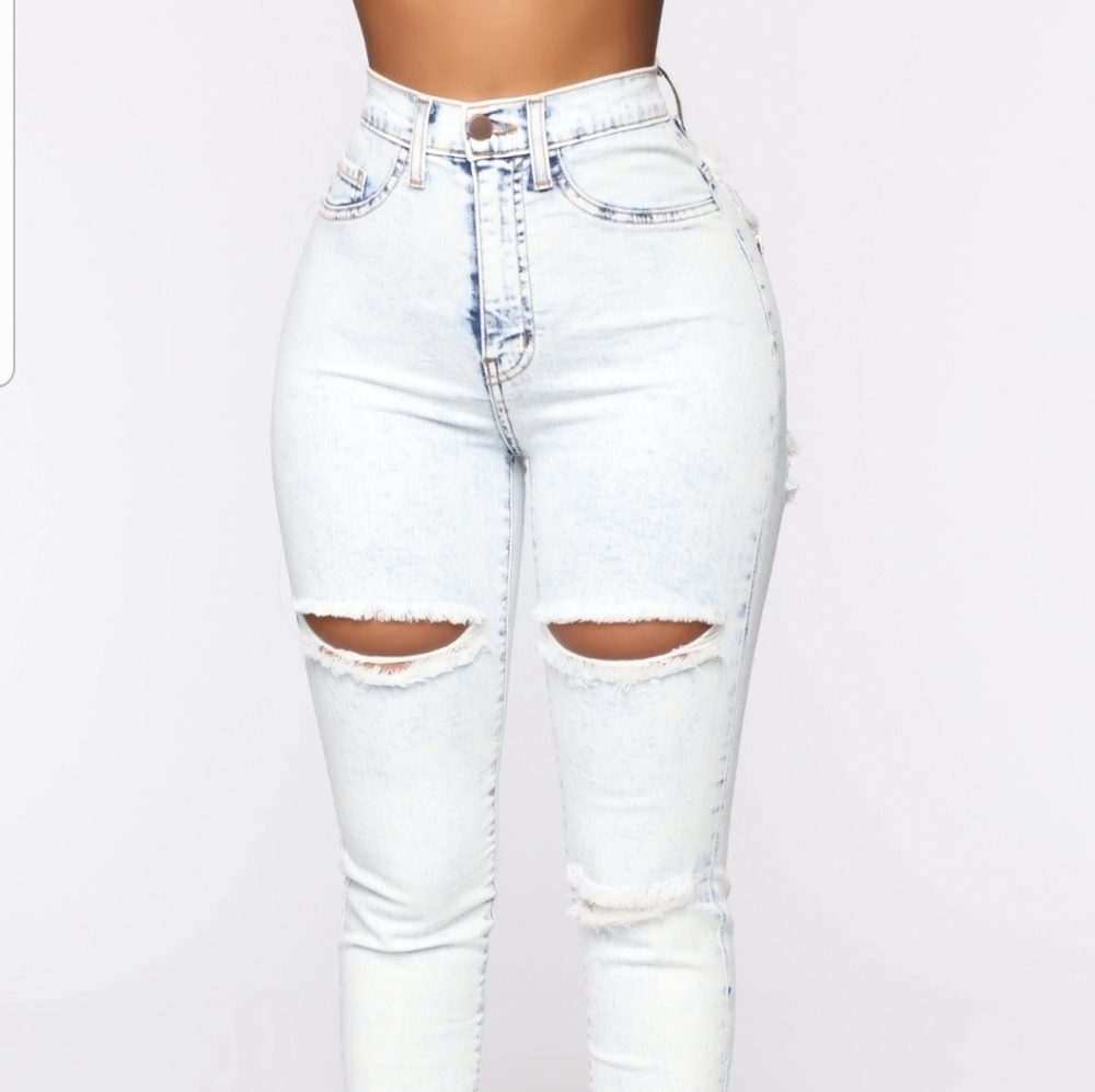 Distressed FASHION NOVA JEANS
